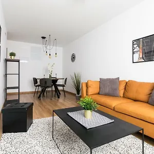 https://apartamento-la-nuit.adeje-hotels.com